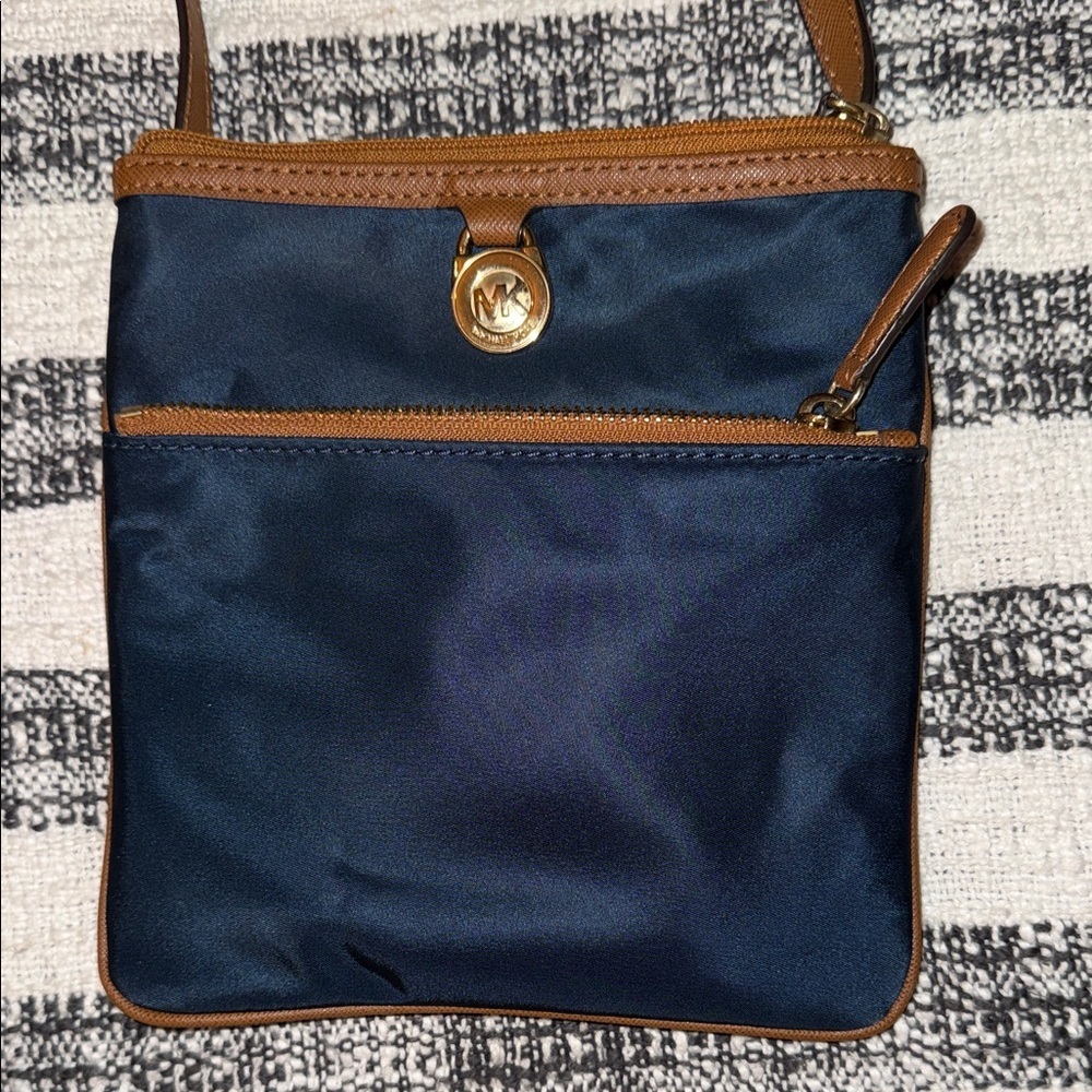 Michael Kors blue & tan nylon & leather crossbody compact travel pockets purse - Picture 1 of 13